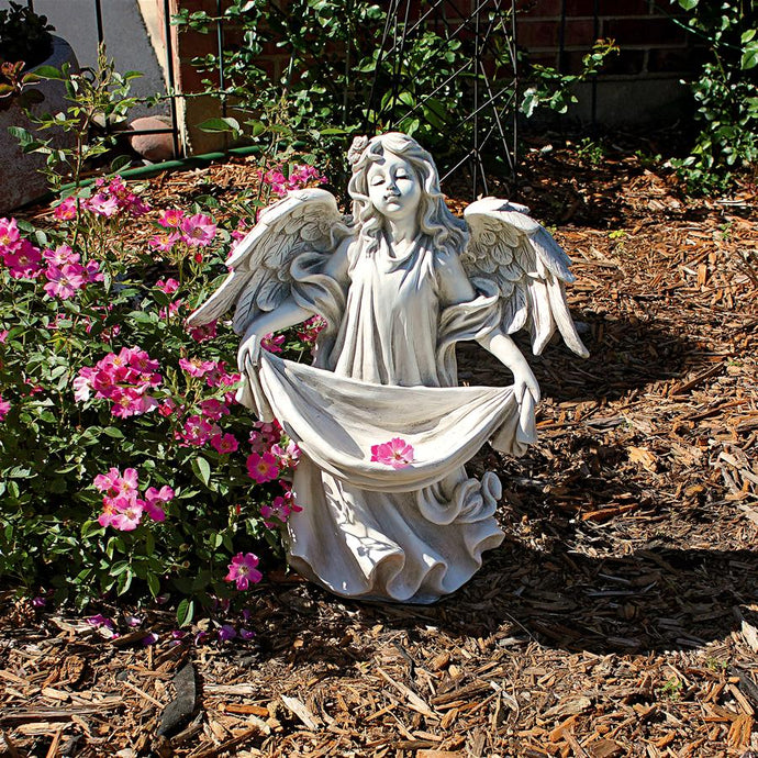Small girl angel ﻿garden statue